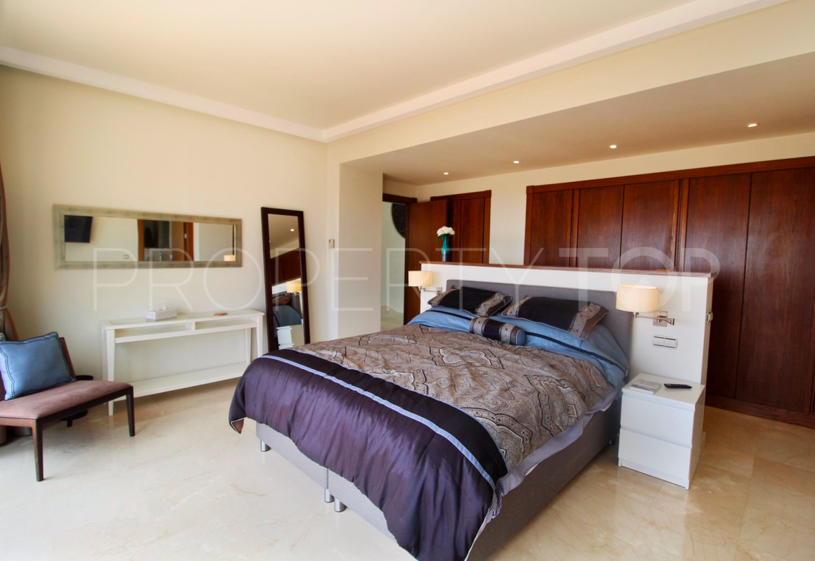 5 bedrooms villa for sale in Benahavis Centro