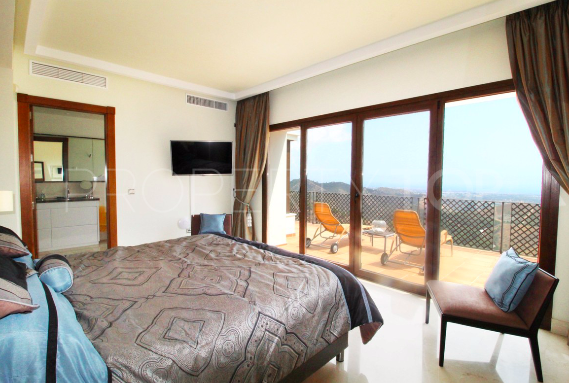 5 bedrooms villa for sale in Benahavis Centro