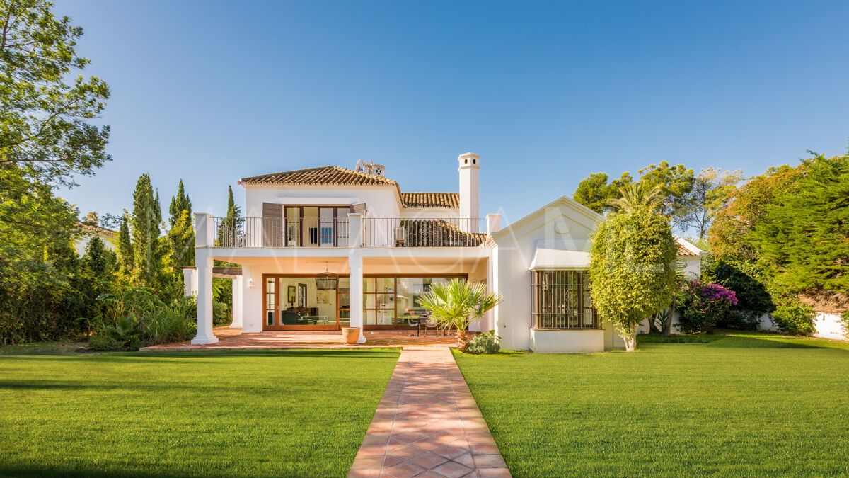 Villa for sale in Guadalmina Baja