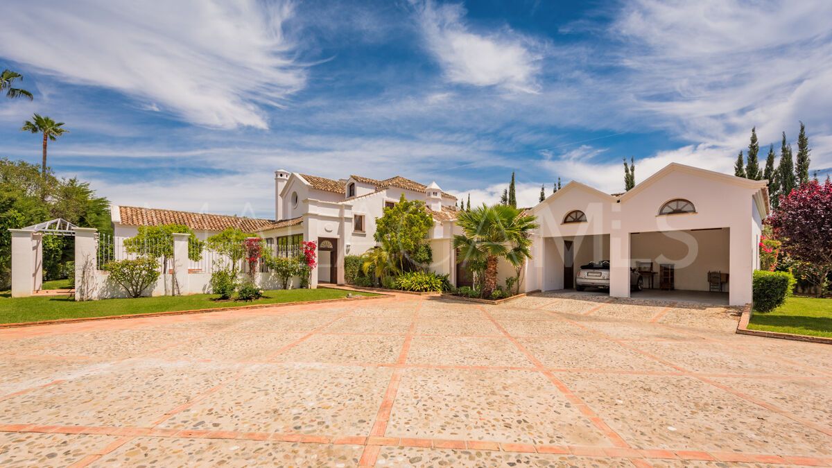 Villa for sale in Guadalmina Baja