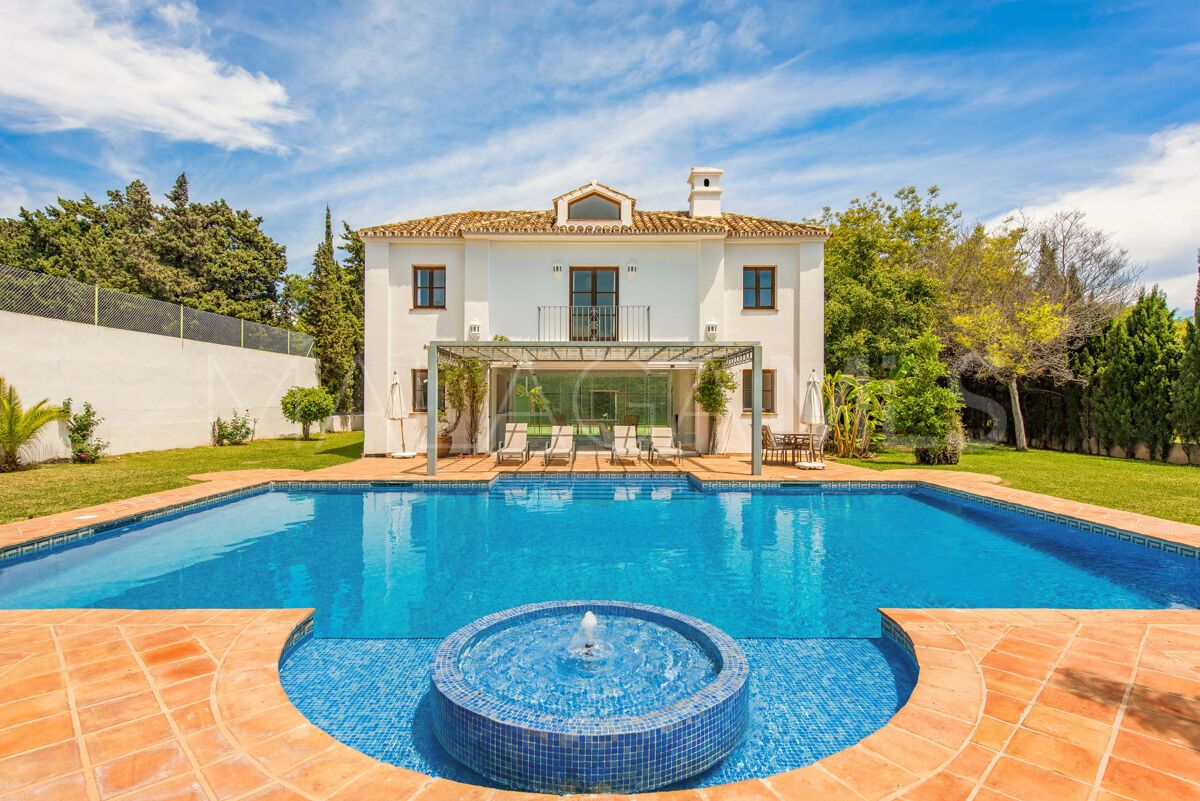 Villa for sale in Guadalmina Baja