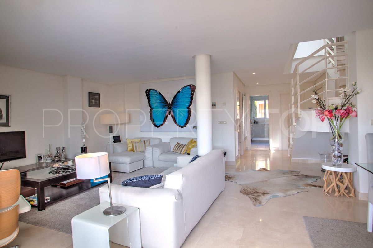 2 bedrooms Nueva Andalucia duplex penthouse for sale