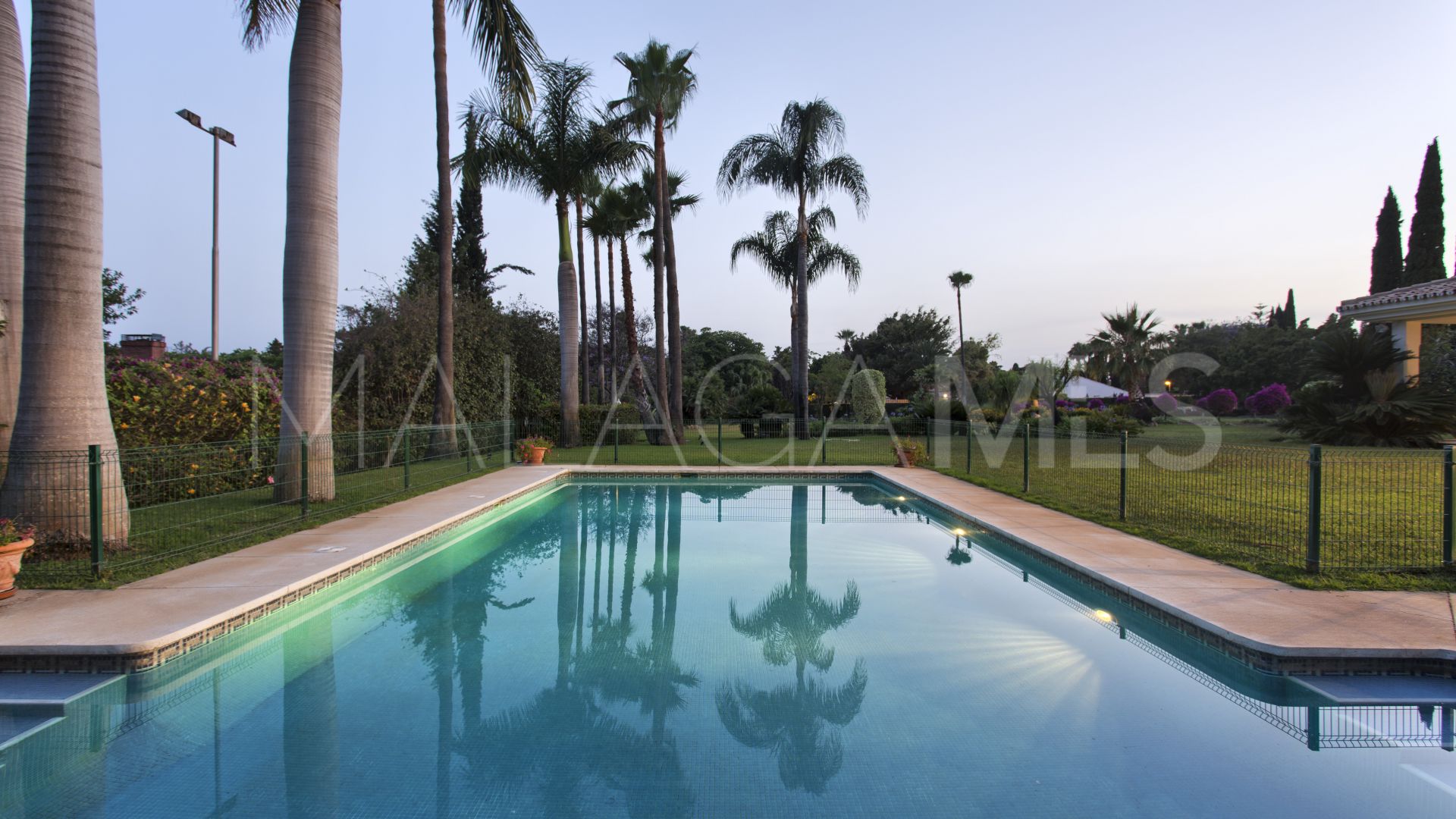 For sale Guadalmina Baja villa with 9 bedrooms