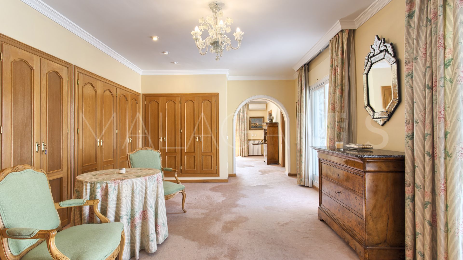 Villa for sale in Guadalmina Baja