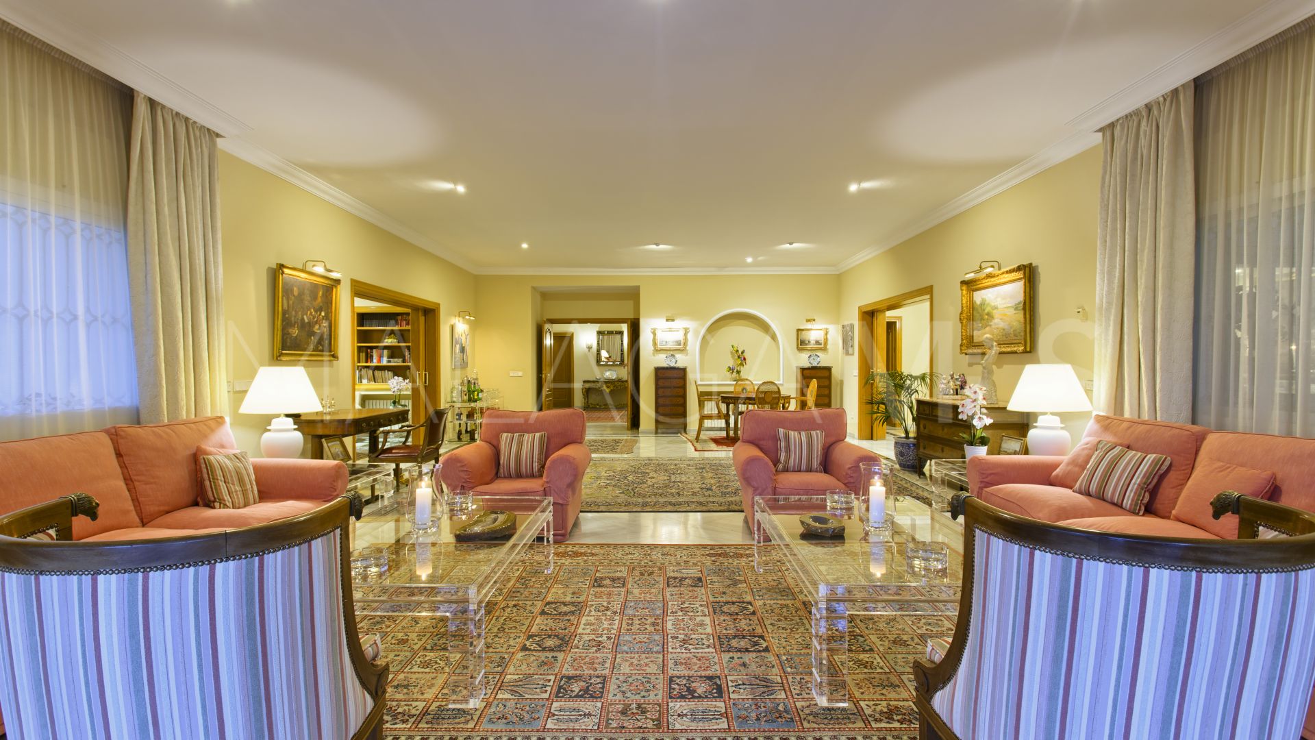 Villa for sale in Guadalmina Baja