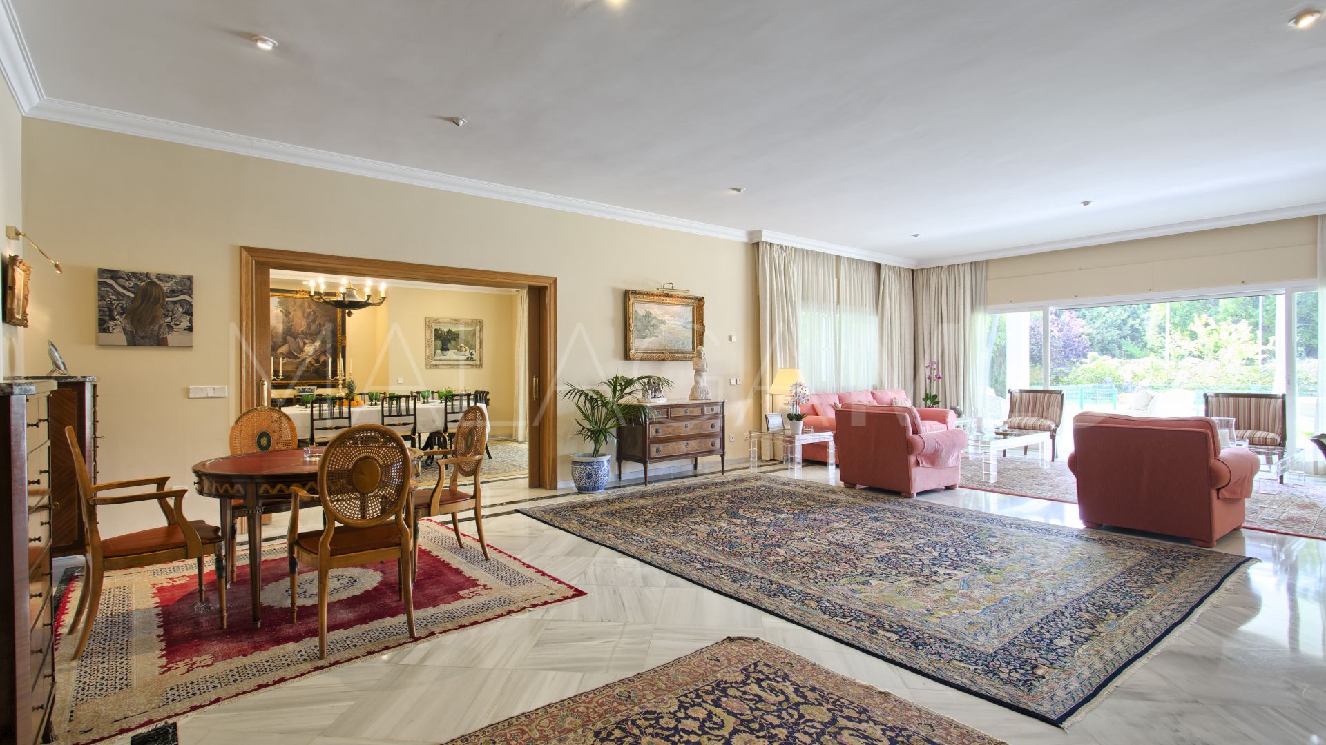 Villa for sale in Guadalmina Baja