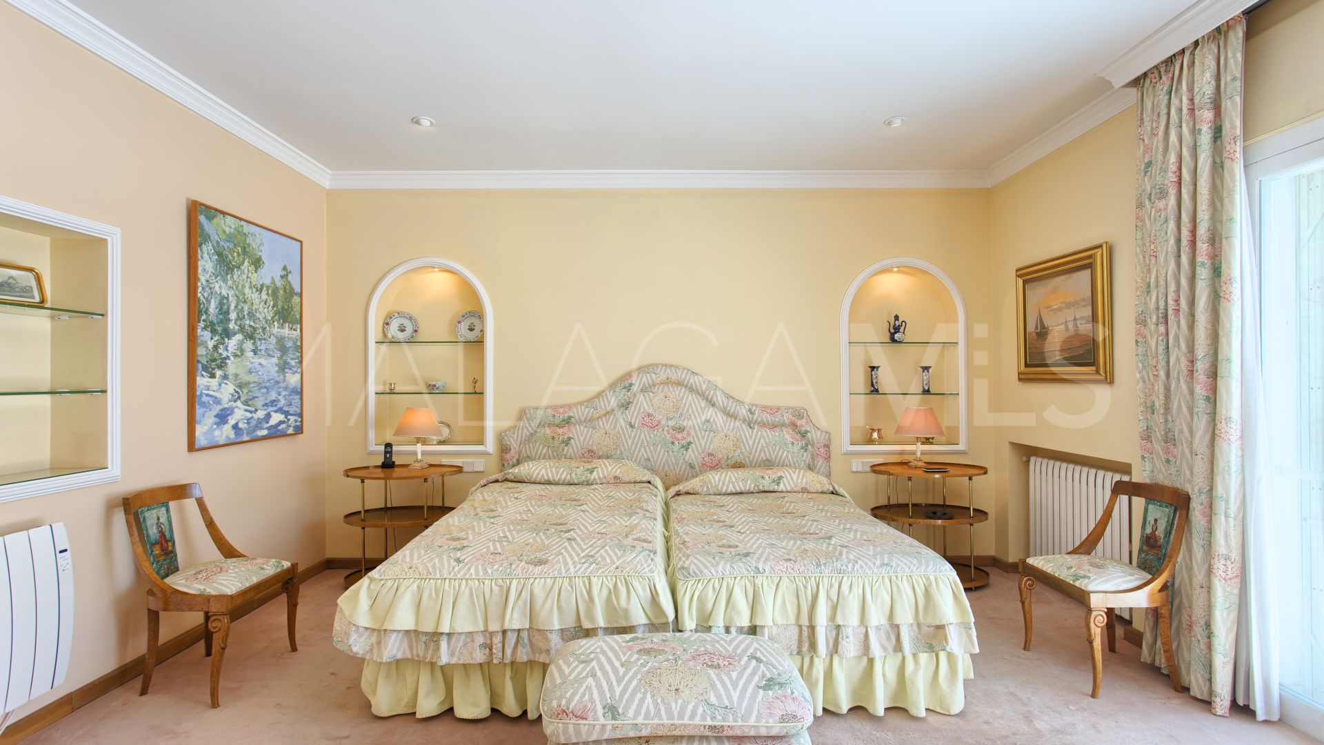 Villa for sale in Guadalmina Baja