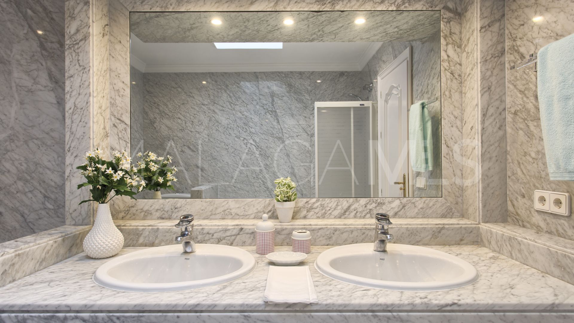 Villa for sale in Guadalmina Baja