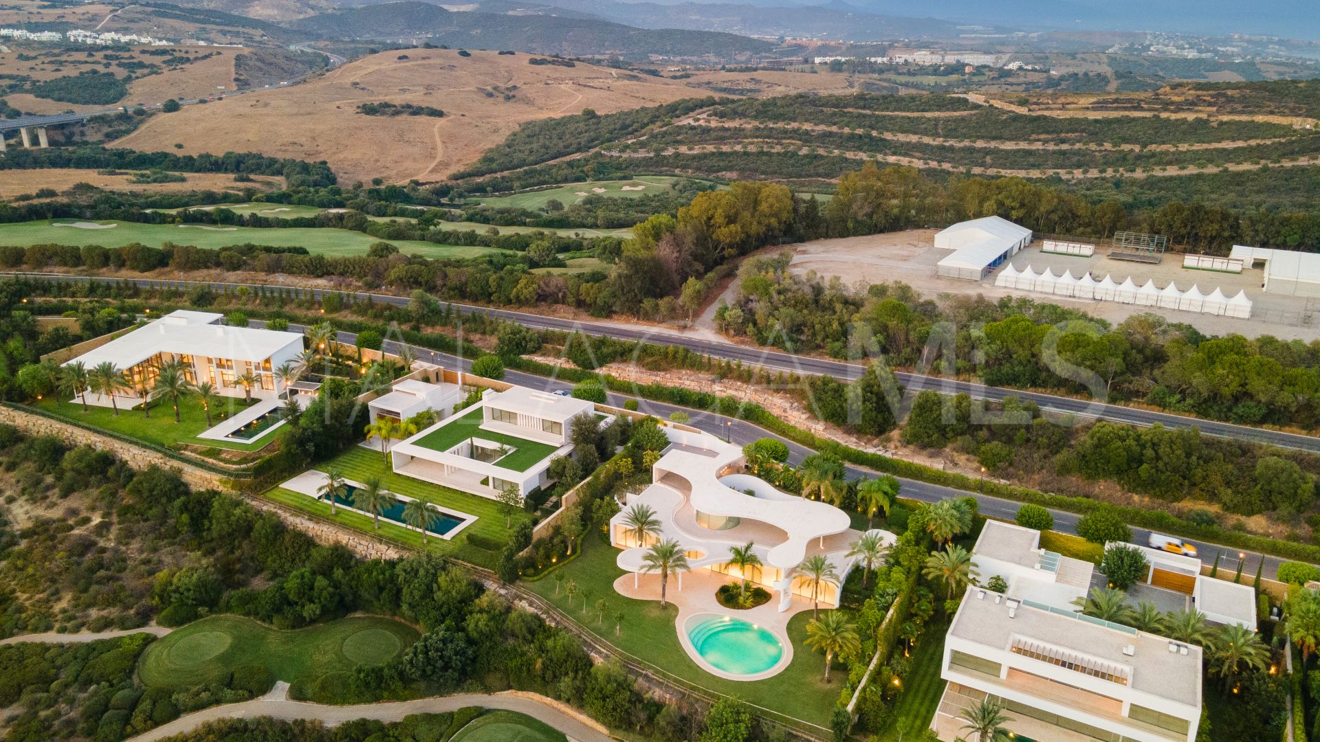Buy villa with 4 bedrooms in Casares Montaña