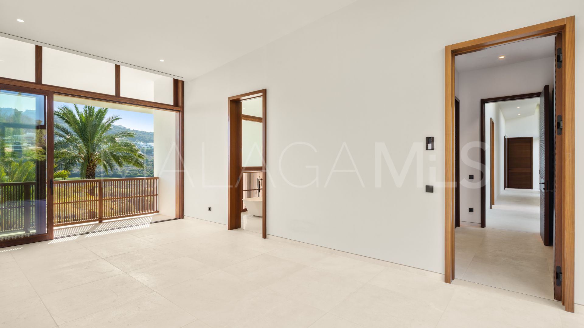 Villa a la venta de 6 bedrooms in Casares Montaña