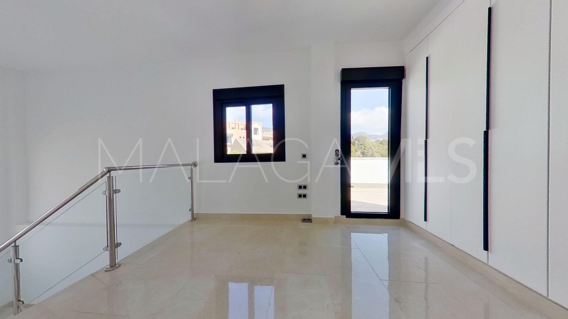 Villa for sale in Benalmadena