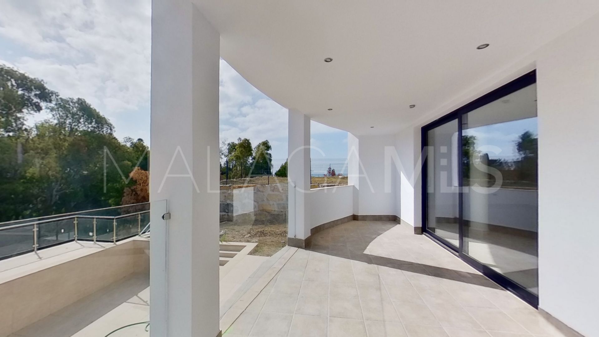 Villa for sale in Benalmadena