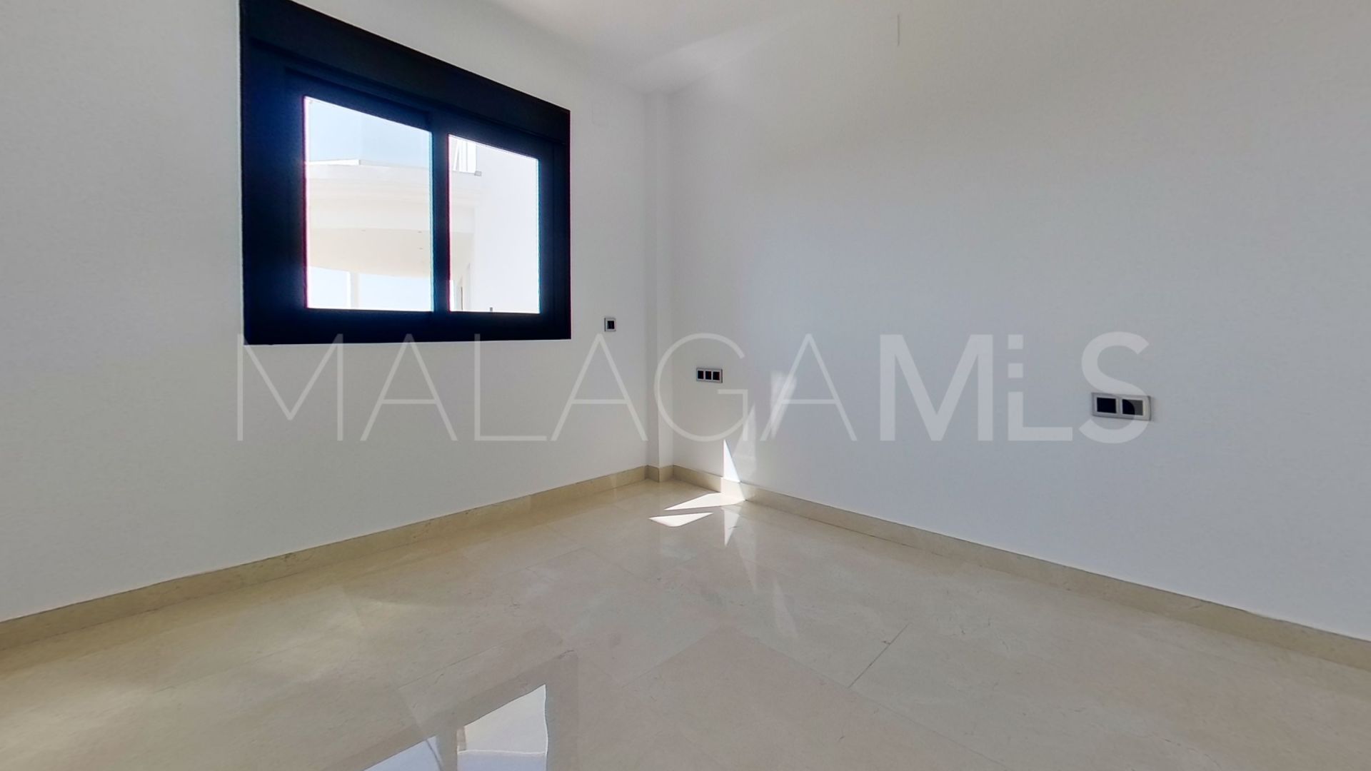 Villa for sale in Benalmadena