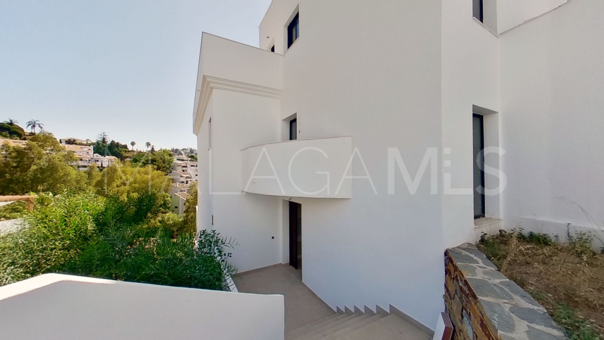 Villa for sale in Benalmadena