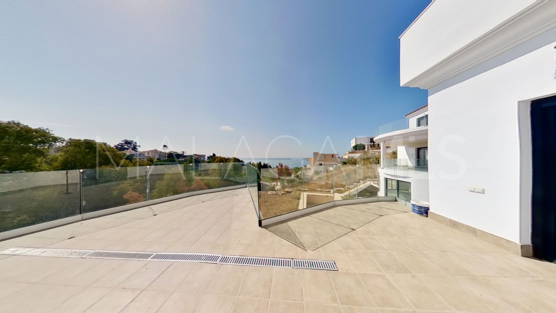 Villa for sale in Benalmadena