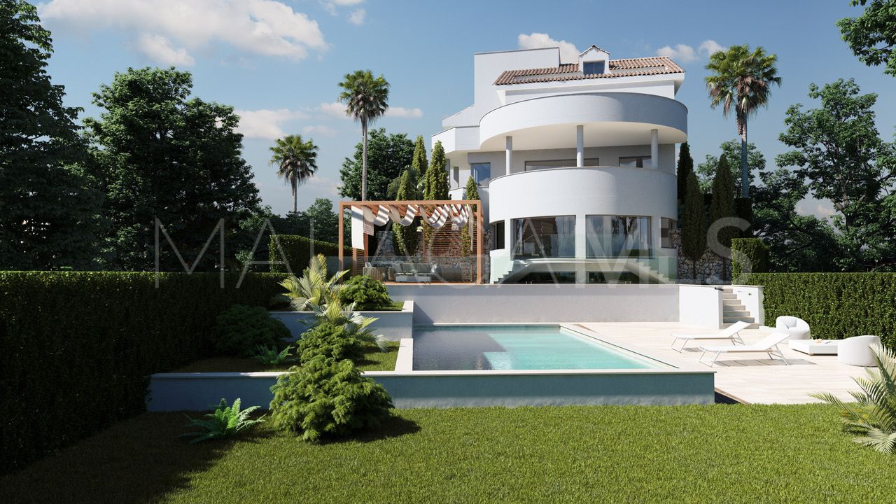 Villa for sale in Benalmadena