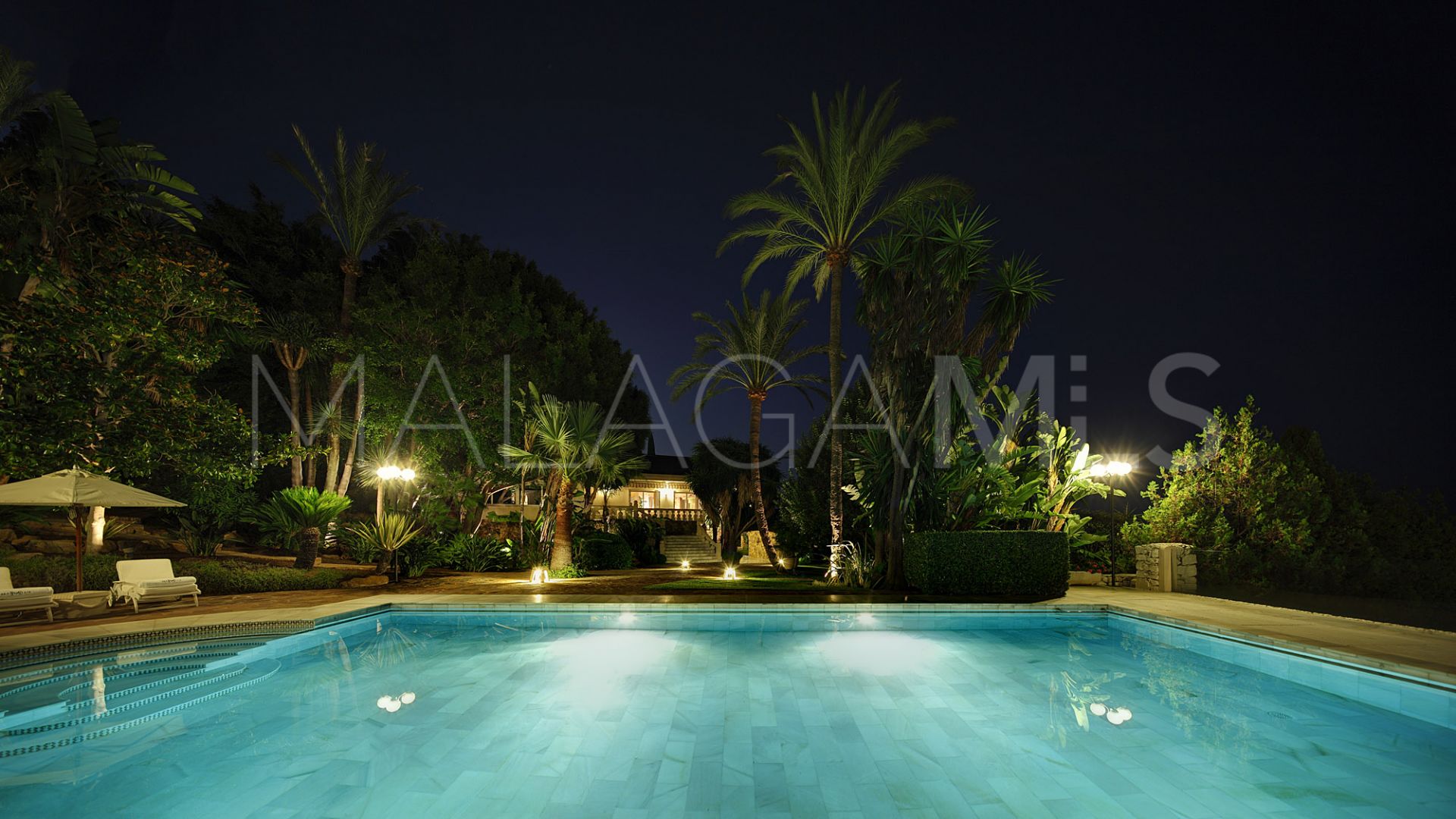 For sale Rio Real villa with 10 bedrooms