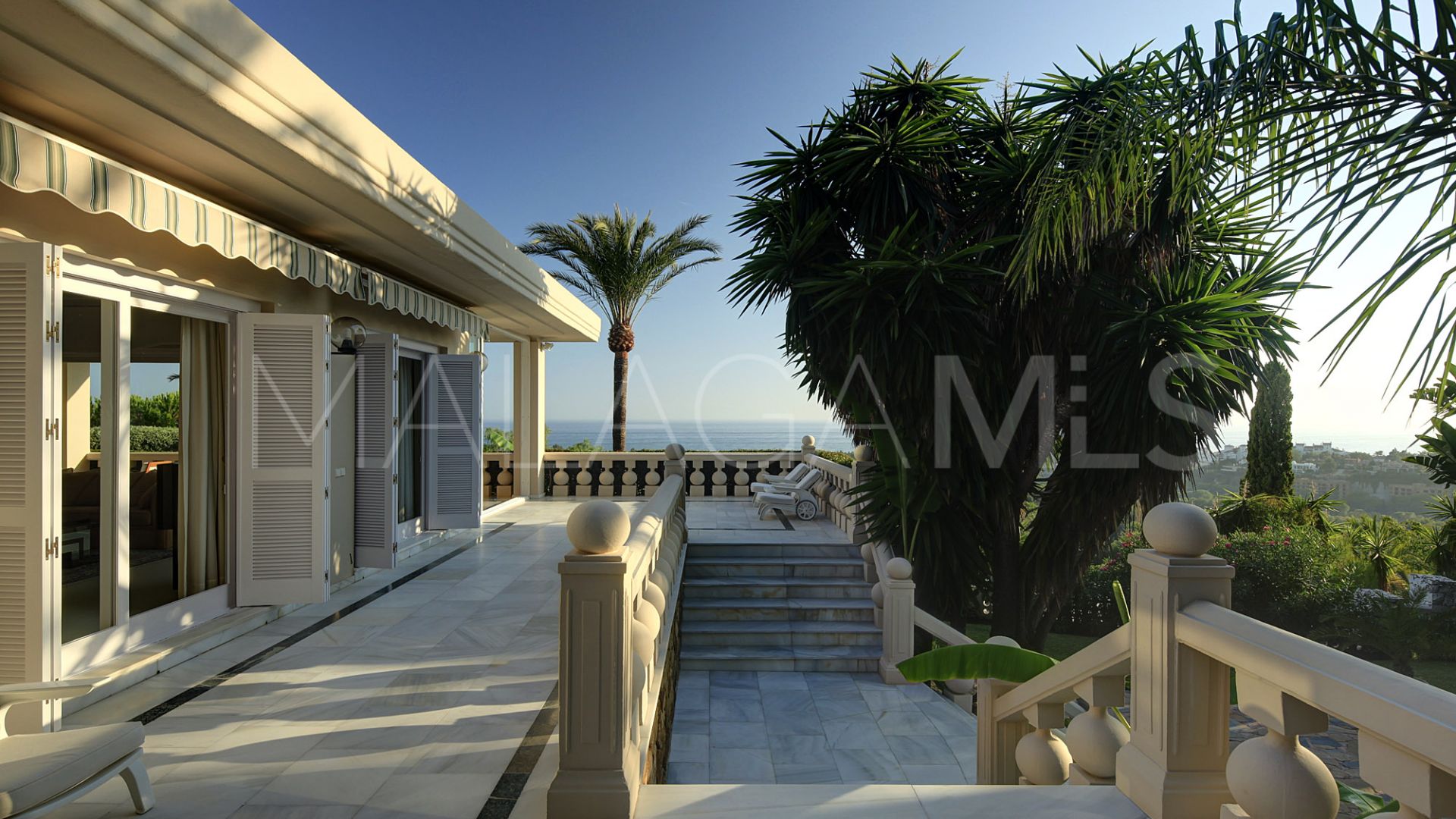 For sale Rio Real villa with 10 bedrooms