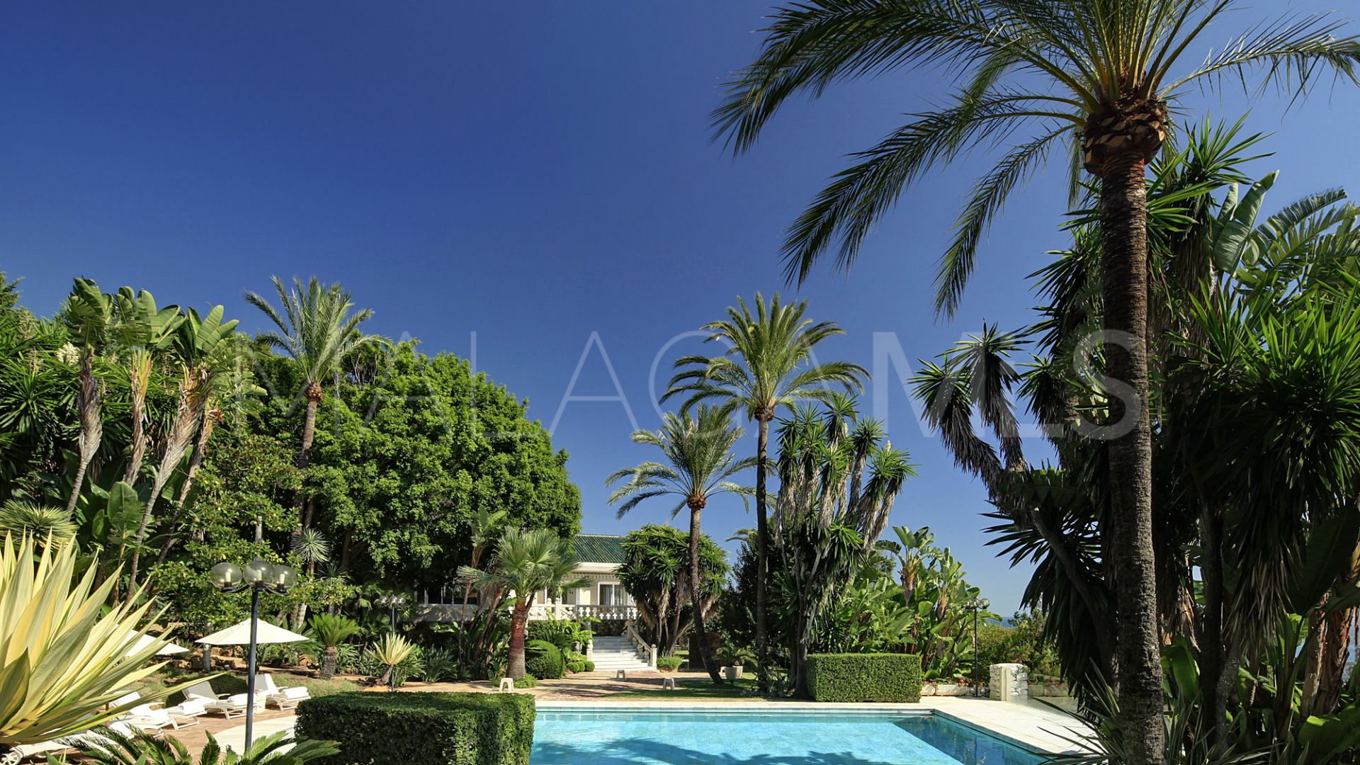 For sale Rio Real villa with 10 bedrooms