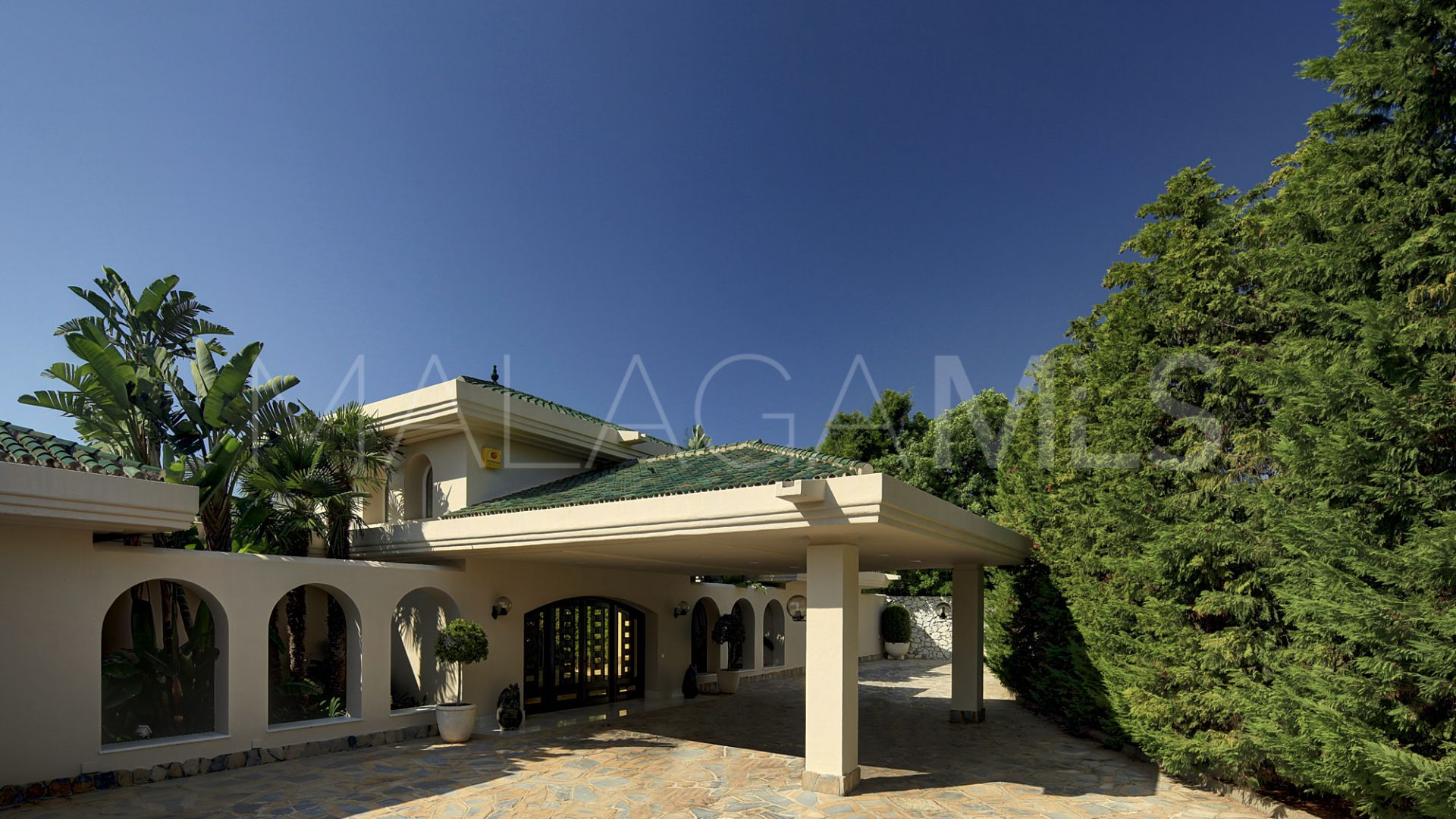 For sale Rio Real villa with 10 bedrooms