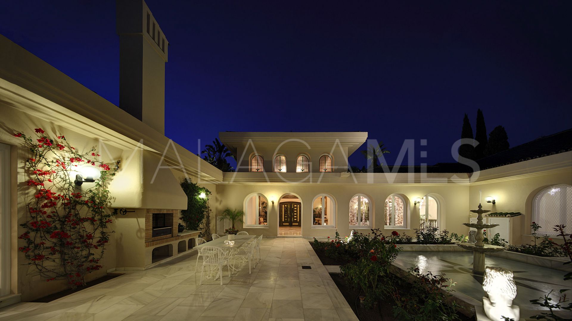 For sale Rio Real villa with 10 bedrooms