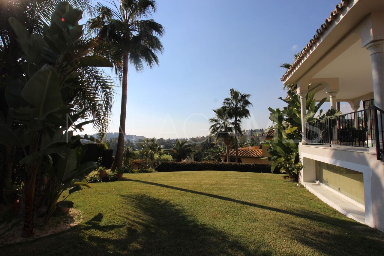 Villa for sale in Los Naranjos de Marbella with 5 bedrooms