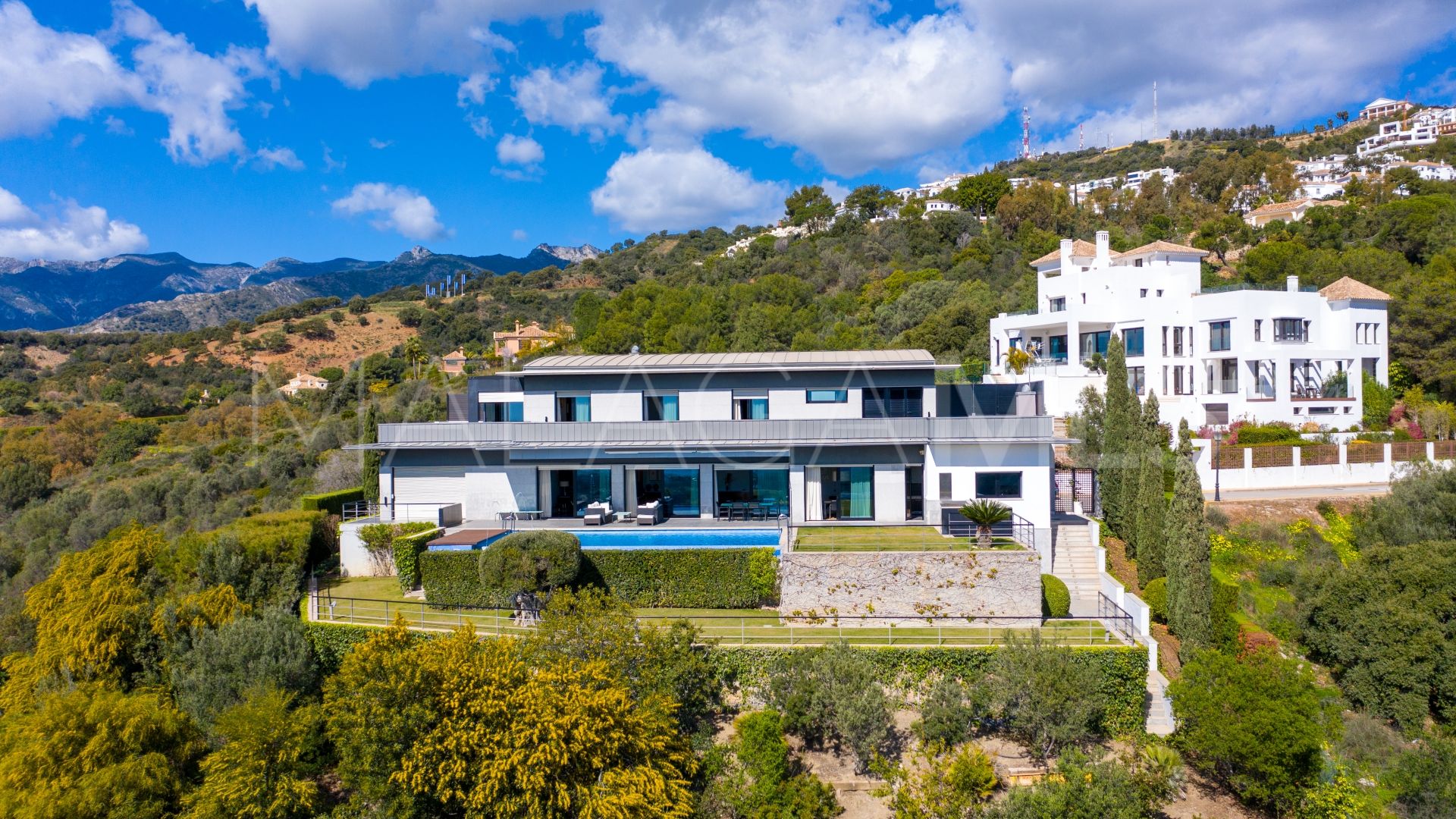 Villa for sale in Los Altos de los Monteros