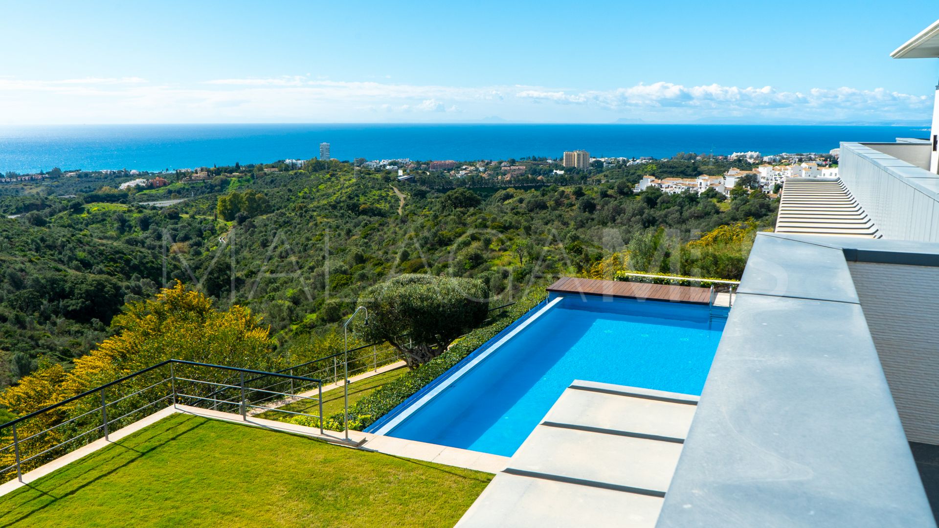 Villa for sale in Los Altos de los Monteros