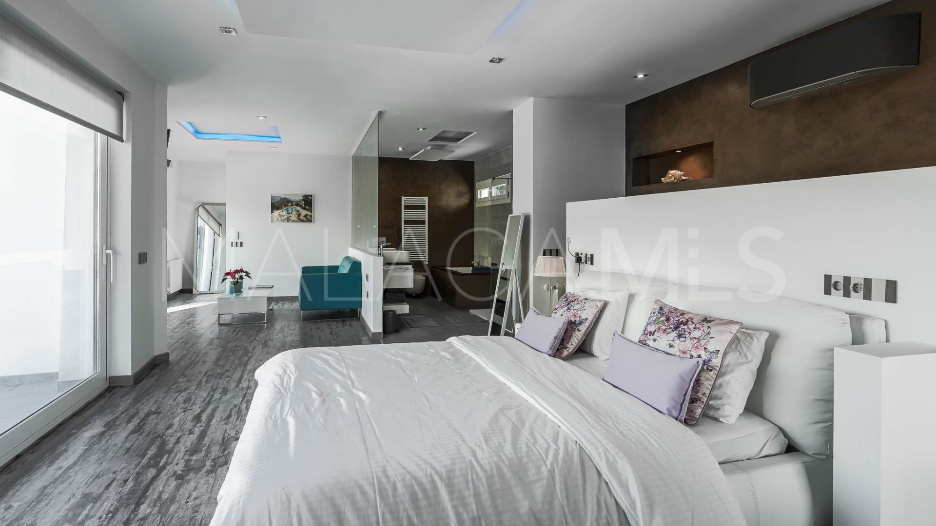 Villa for sale de 8 bedrooms in Las Brisas