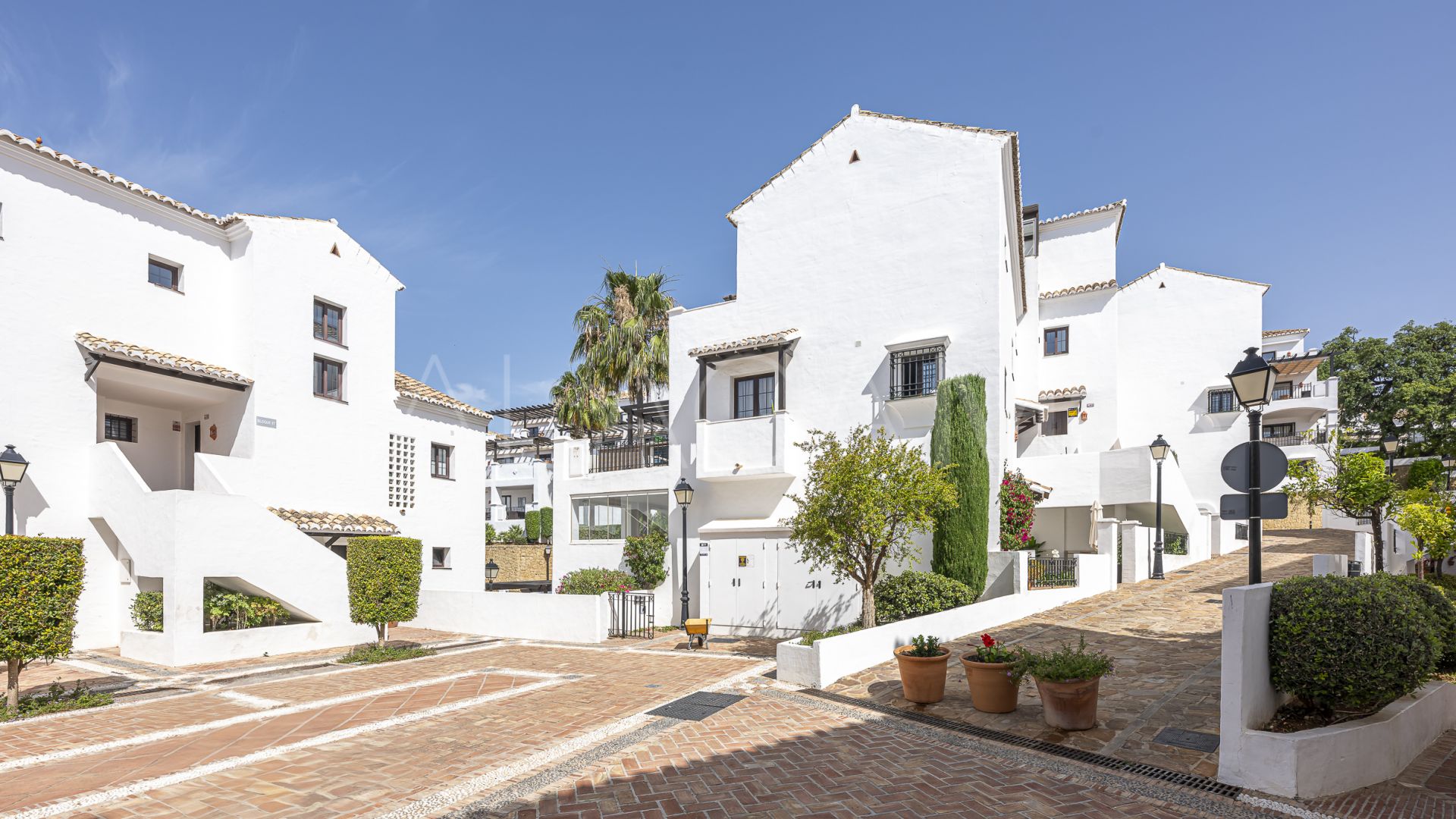 4 bedrooms Los Altos de los Monteros triplex for sale