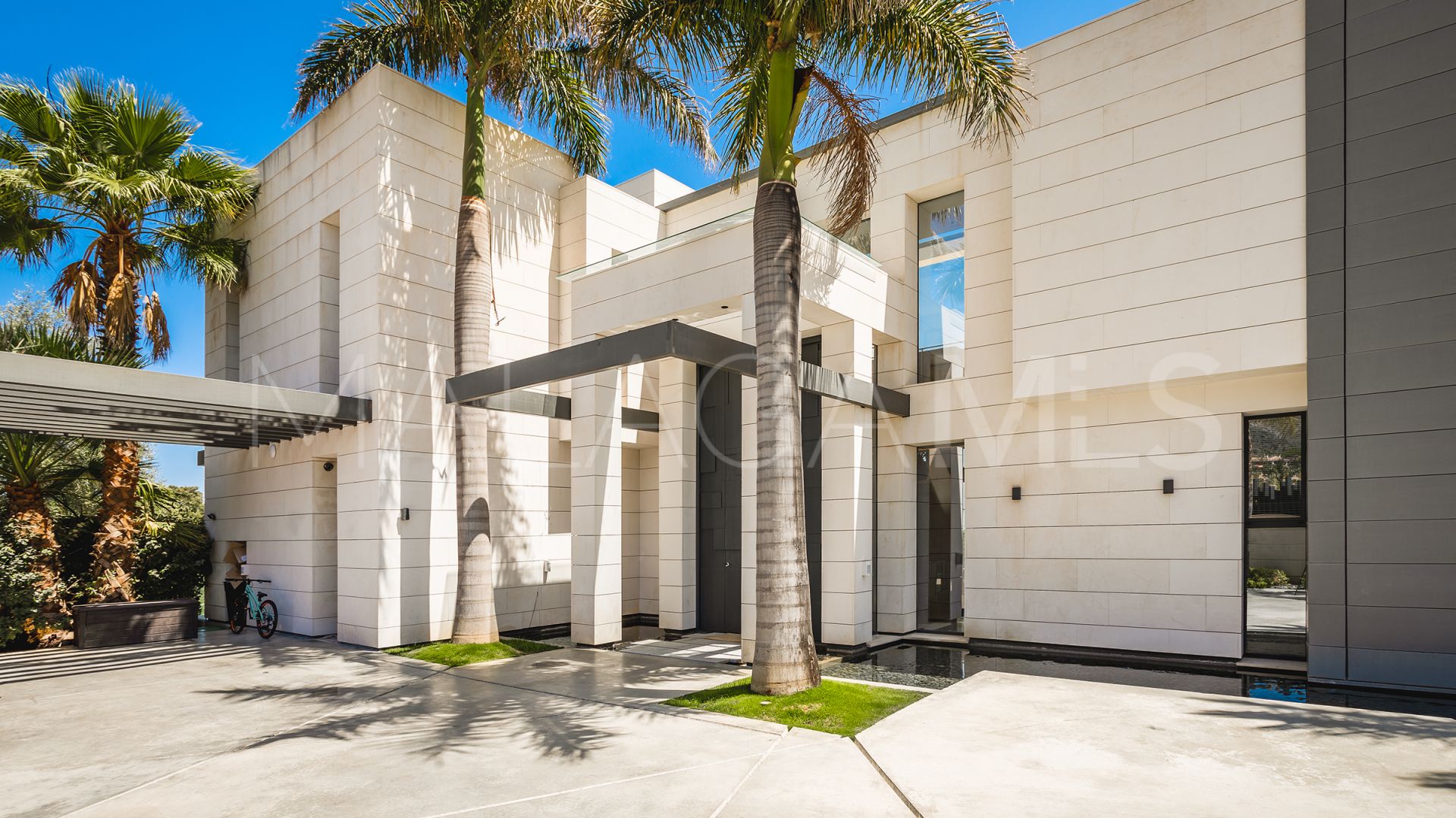 Villa for sale in Lomas del Virrey