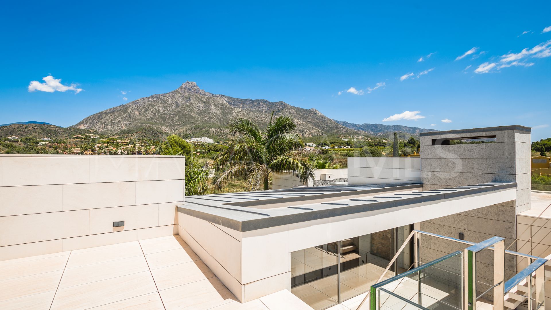 Villa for sale in Lomas del Virrey