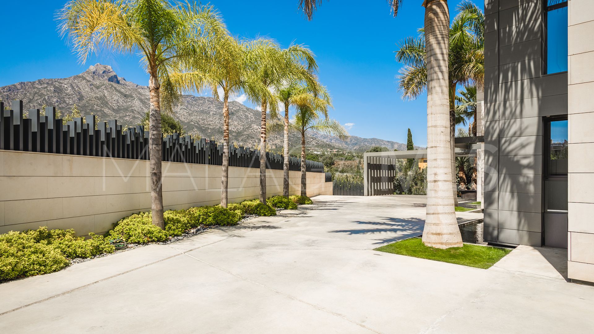 Villa for sale in Lomas del Virrey