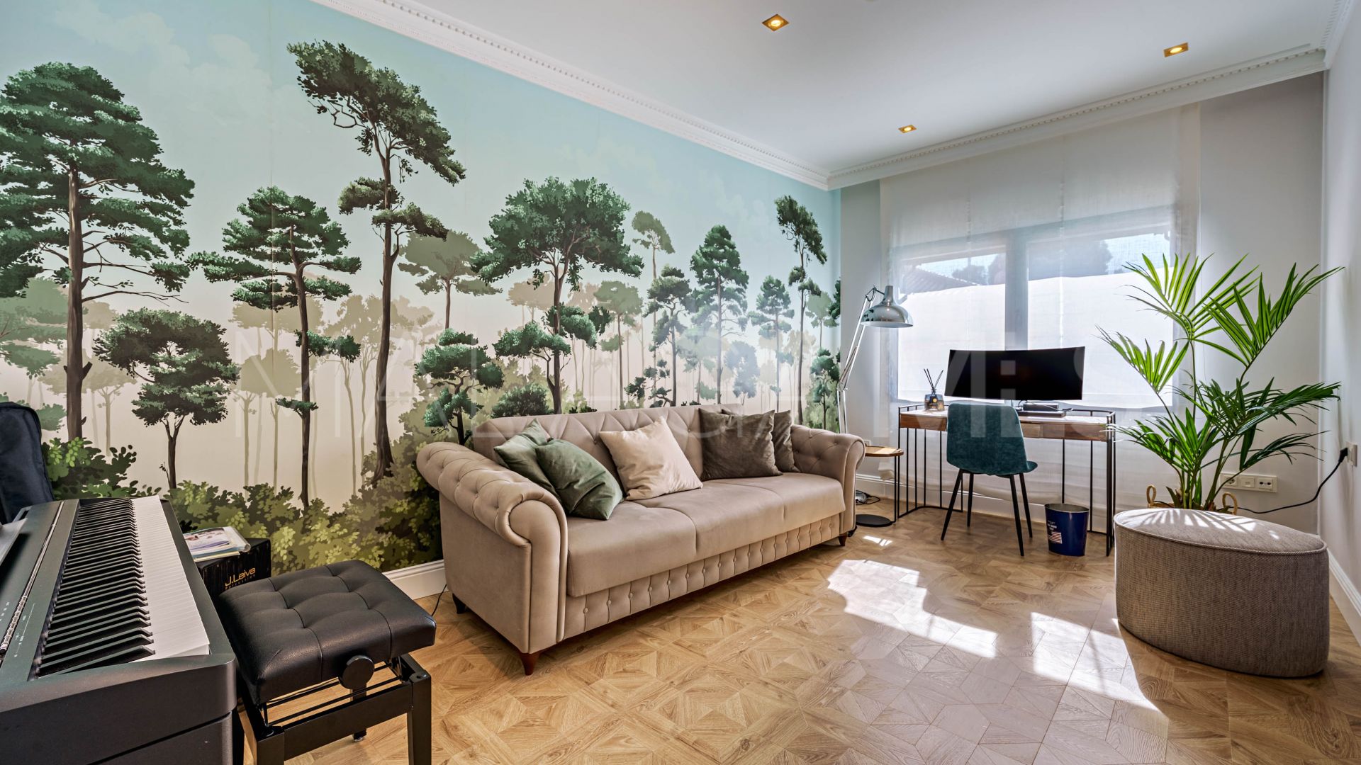 Buy villa in El Limonar