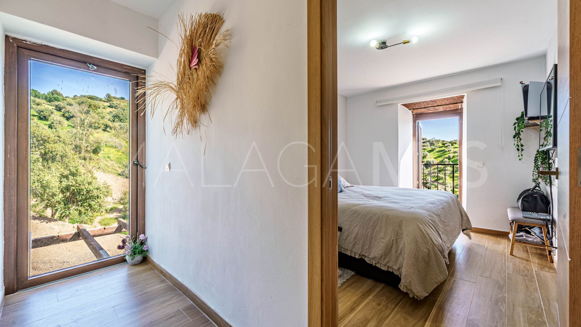 11 bedrooms Malaga - Este finca for sale