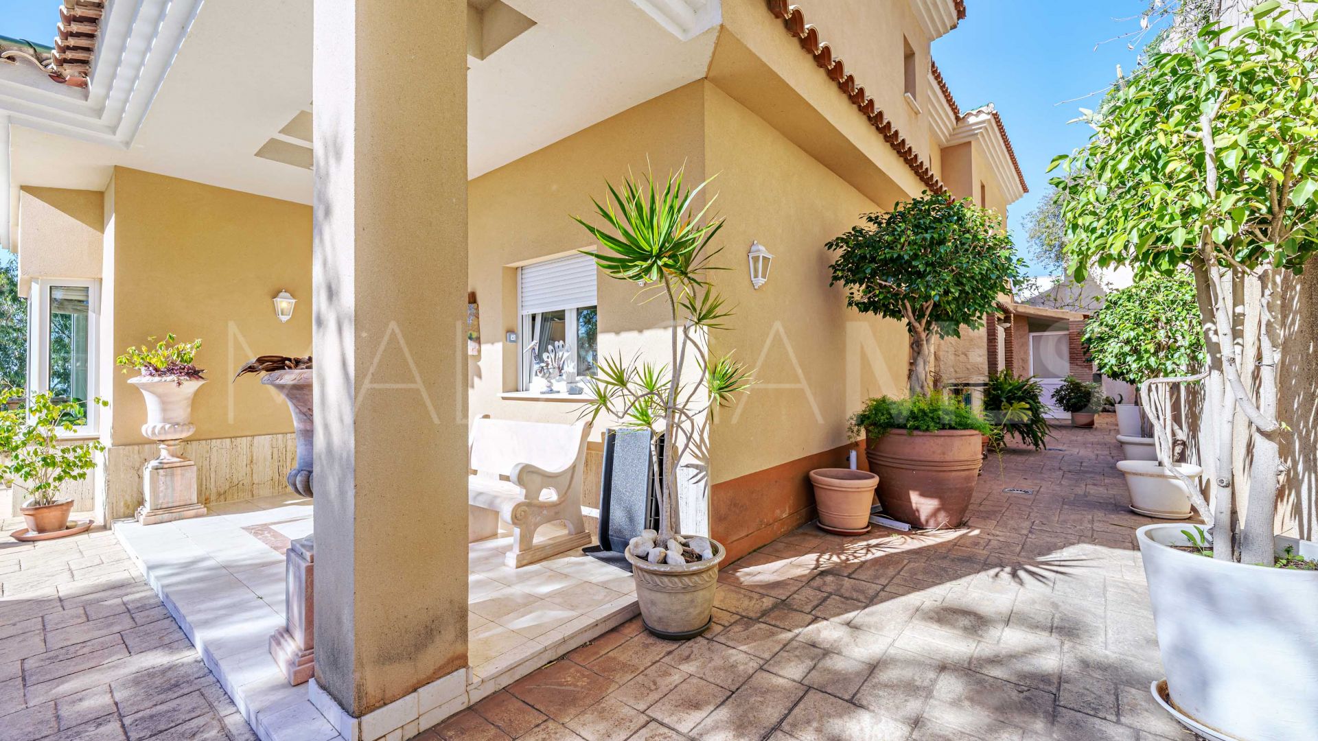 Villa for sale in Cerrado Calderón - El Morlaco
