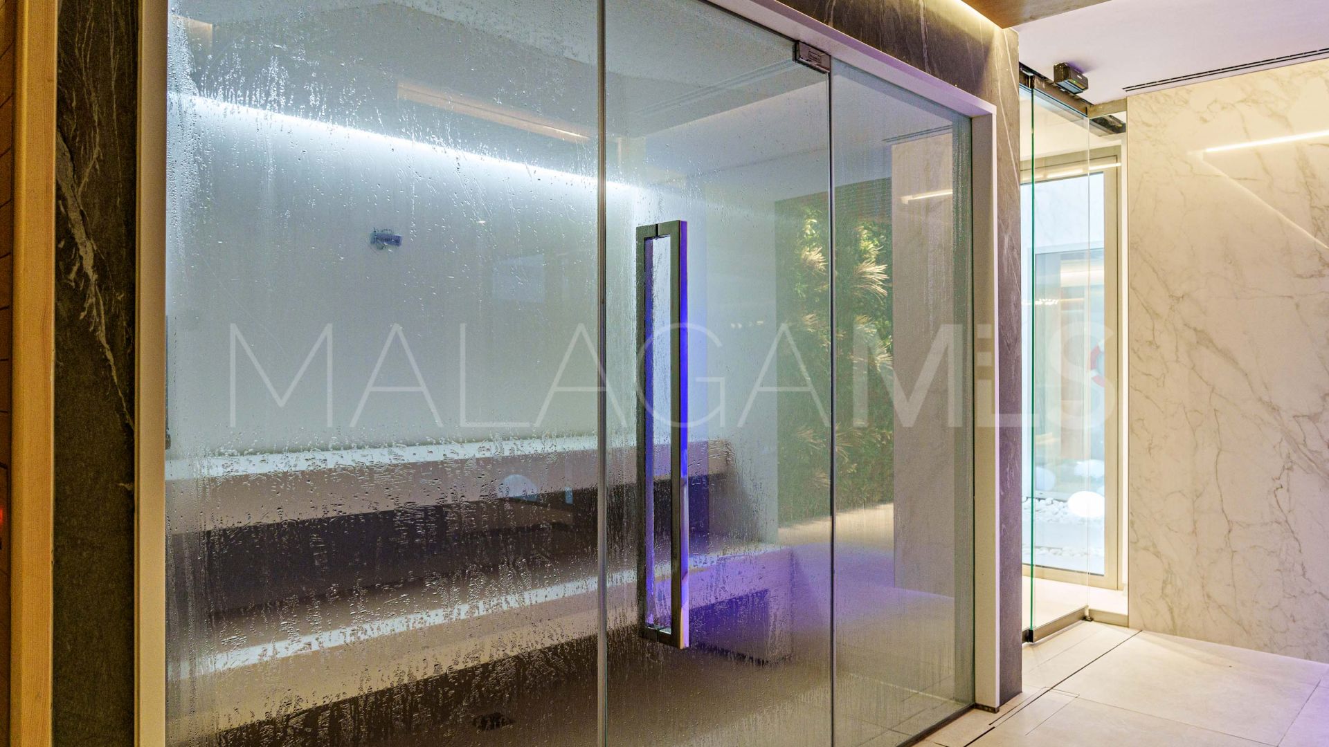 Buy apartamento with 2 bedrooms in Malaga - Carretera de Cádiz