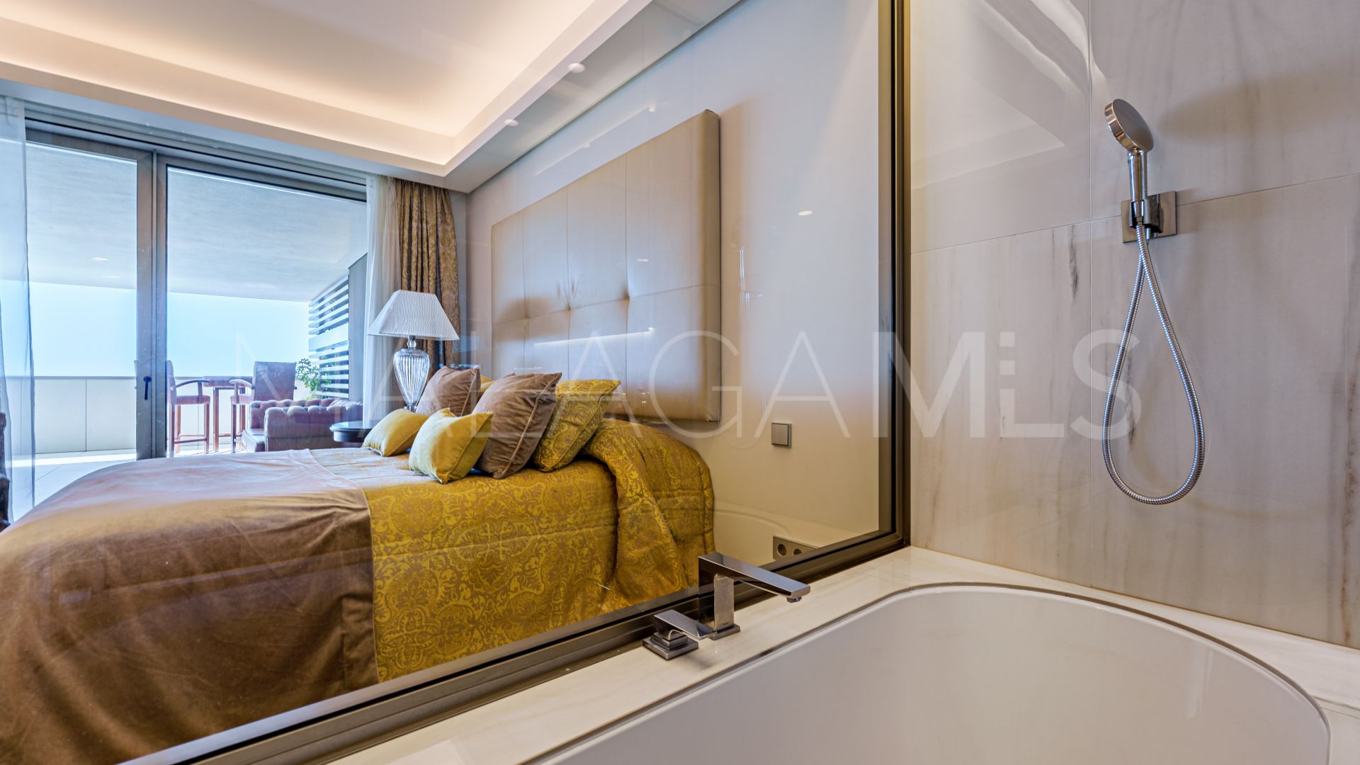 Buy apartamento with 2 bedrooms in Malaga - Carretera de Cádiz