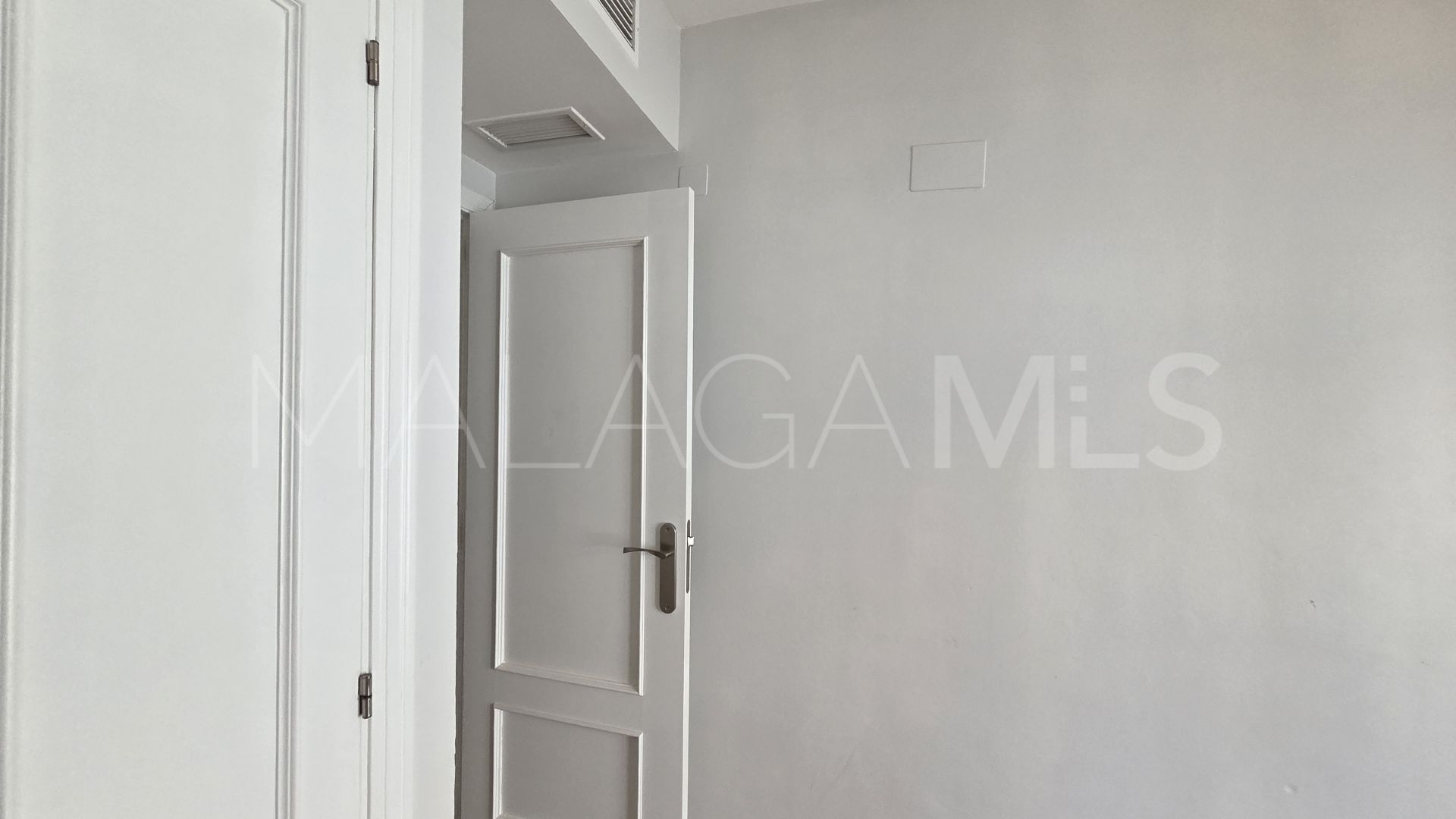 Reihenhaus for sale in Valdeolletas