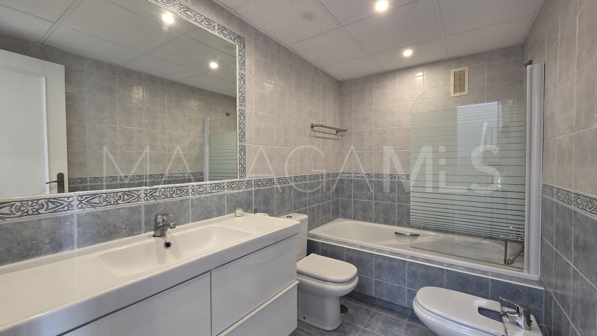 Reihenhaus for sale in Valdeolletas