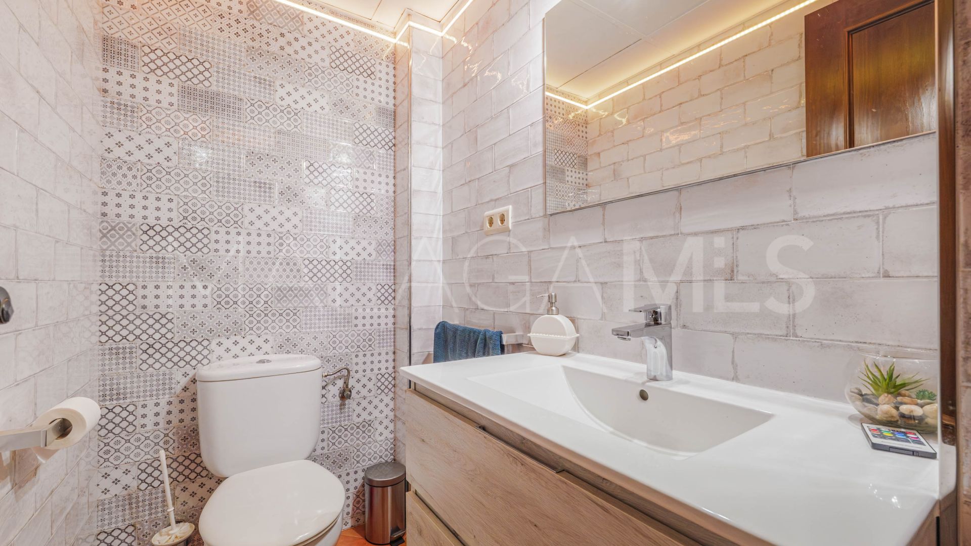 Parhus for sale in Malaga - Puerto de la Torre