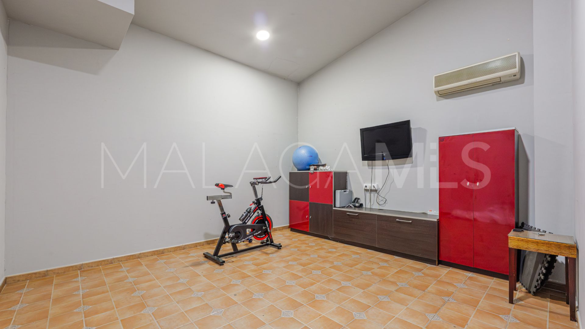 Parhus for sale in Malaga - Puerto de la Torre