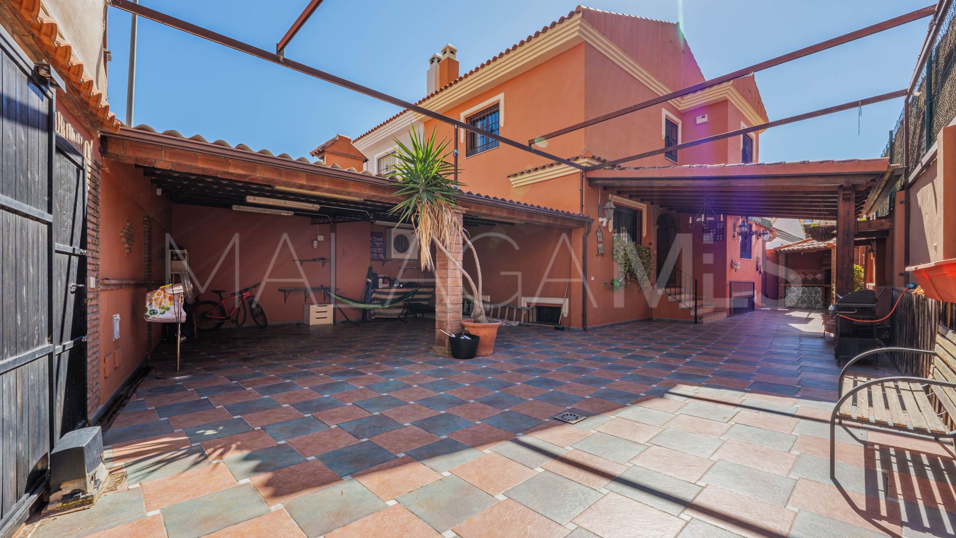 Parhus for sale in Malaga - Puerto de la Torre