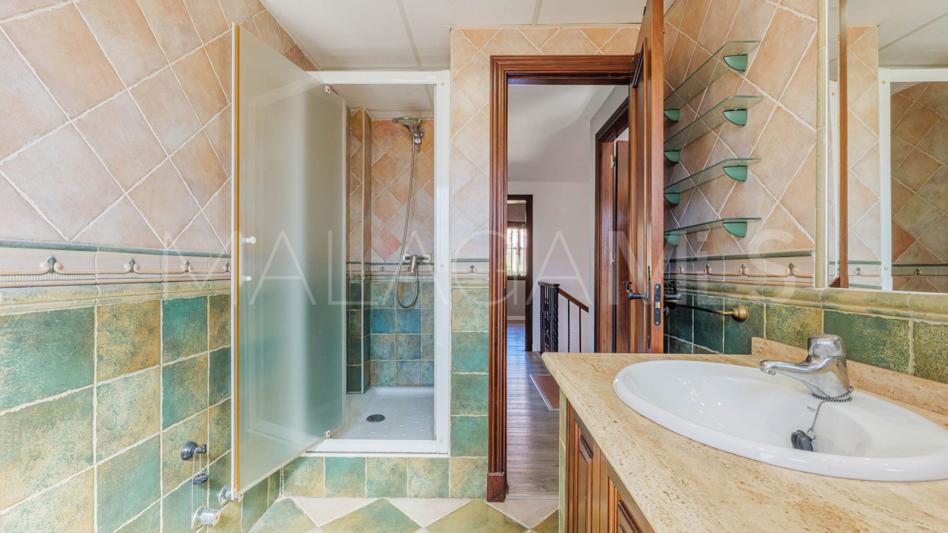 Parhus for sale in Malaga - Puerto de la Torre