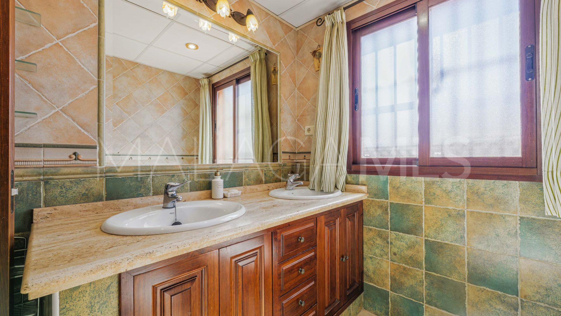 Parhus for sale in Malaga - Puerto de la Torre