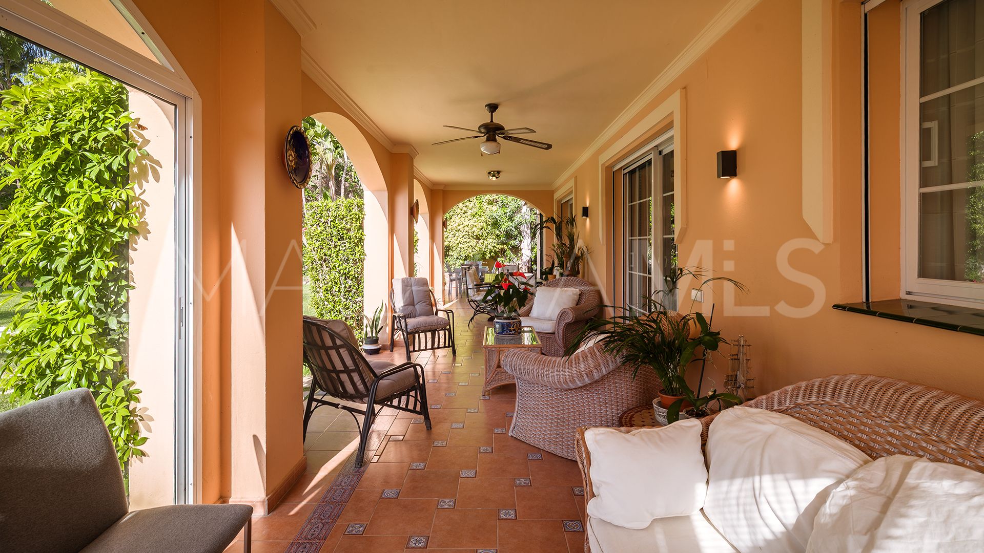 Se vende villa in Atalaya de Rio Verde with 5 bedrooms
