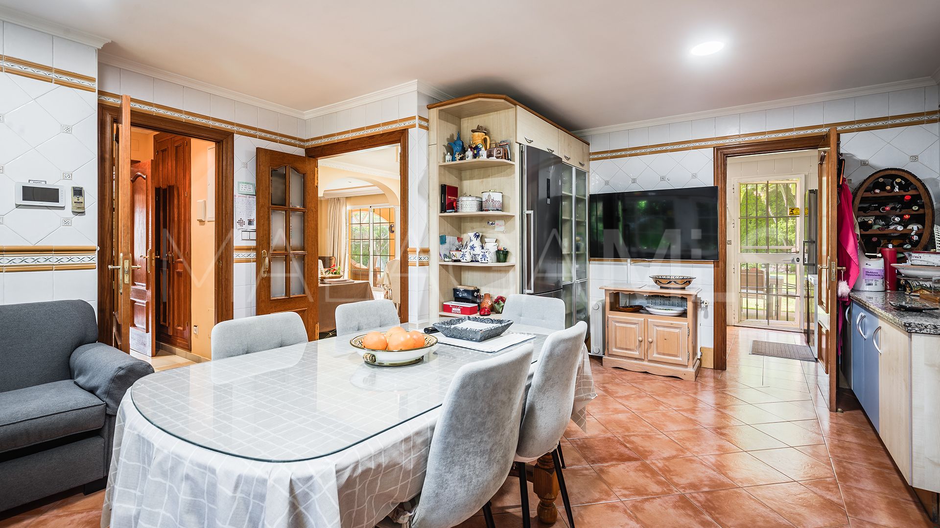 Se vende villa in Atalaya de Rio Verde with 5 bedrooms