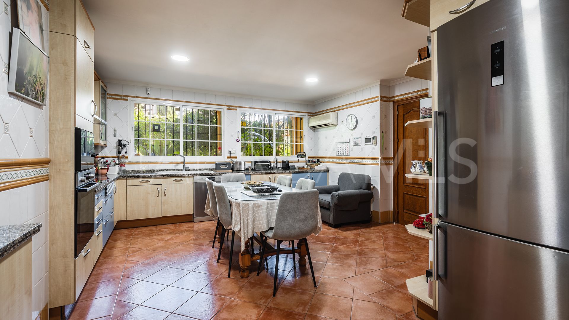 Se vende villa in Atalaya de Rio Verde with 5 bedrooms