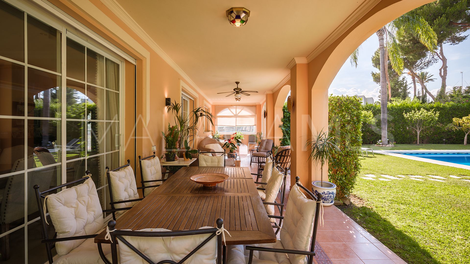 Se vende villa in Atalaya de Rio Verde with 5 bedrooms