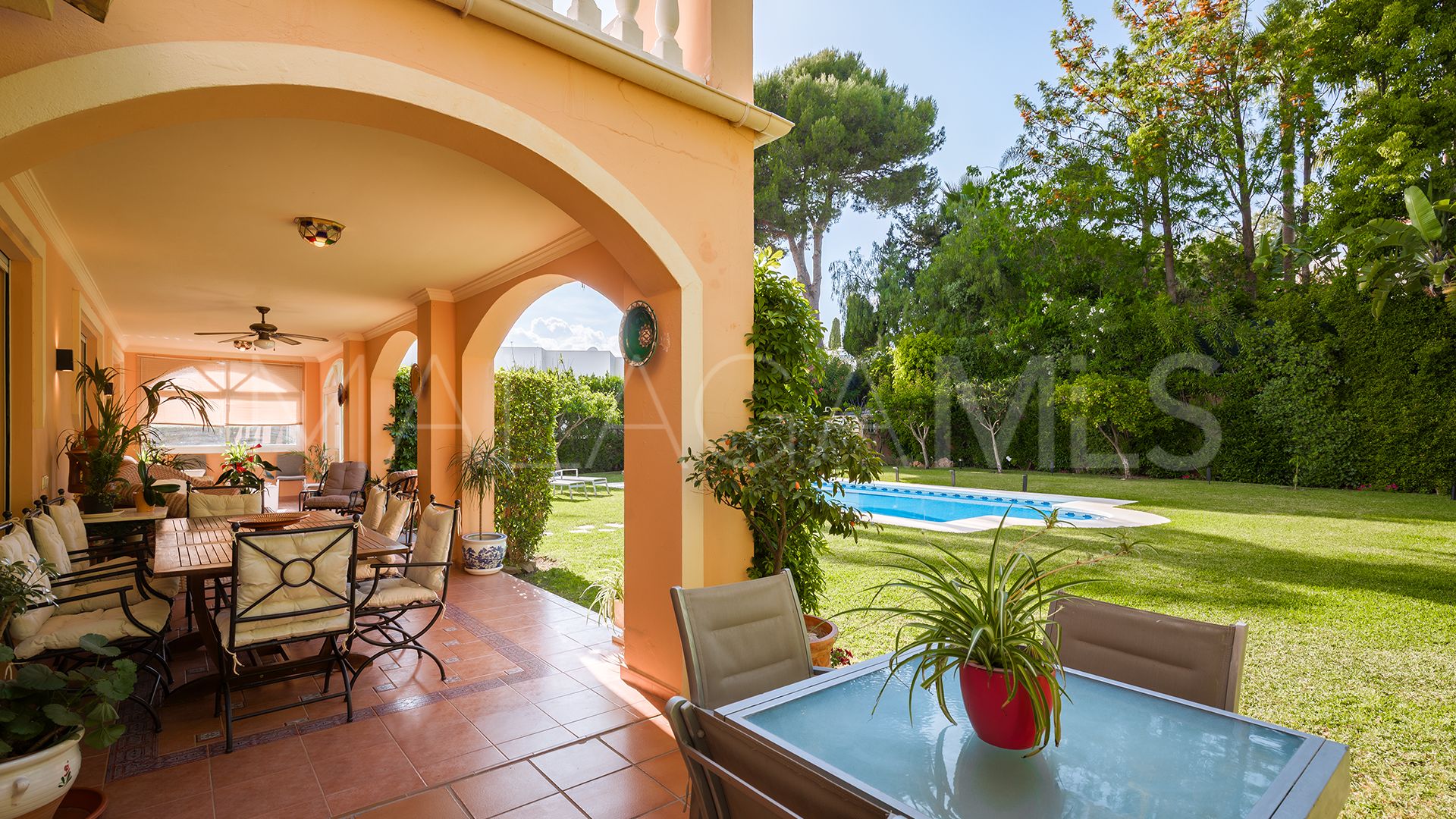 Se vende villa in Atalaya de Rio Verde with 5 bedrooms
